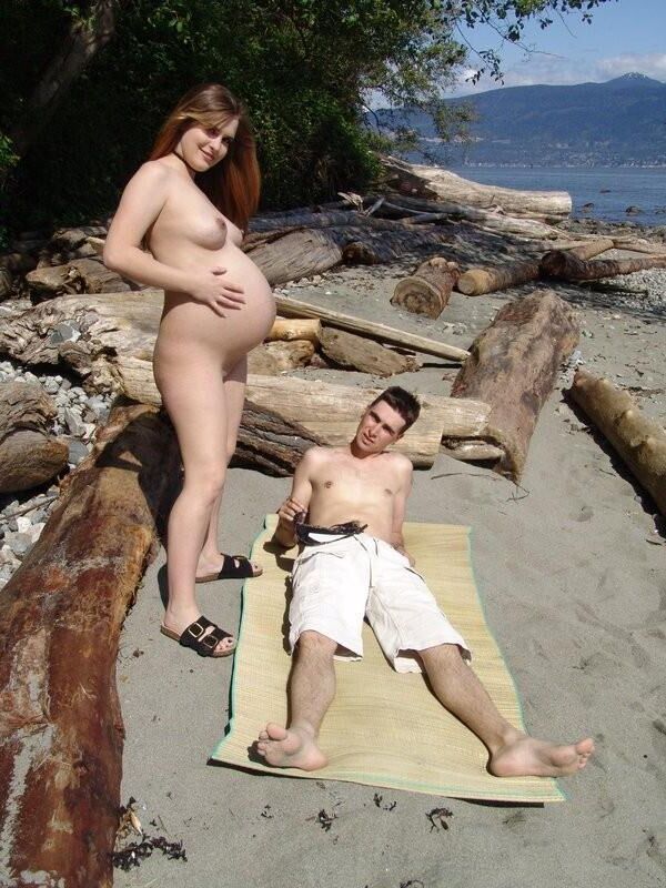 Pregnant nude on the beach 