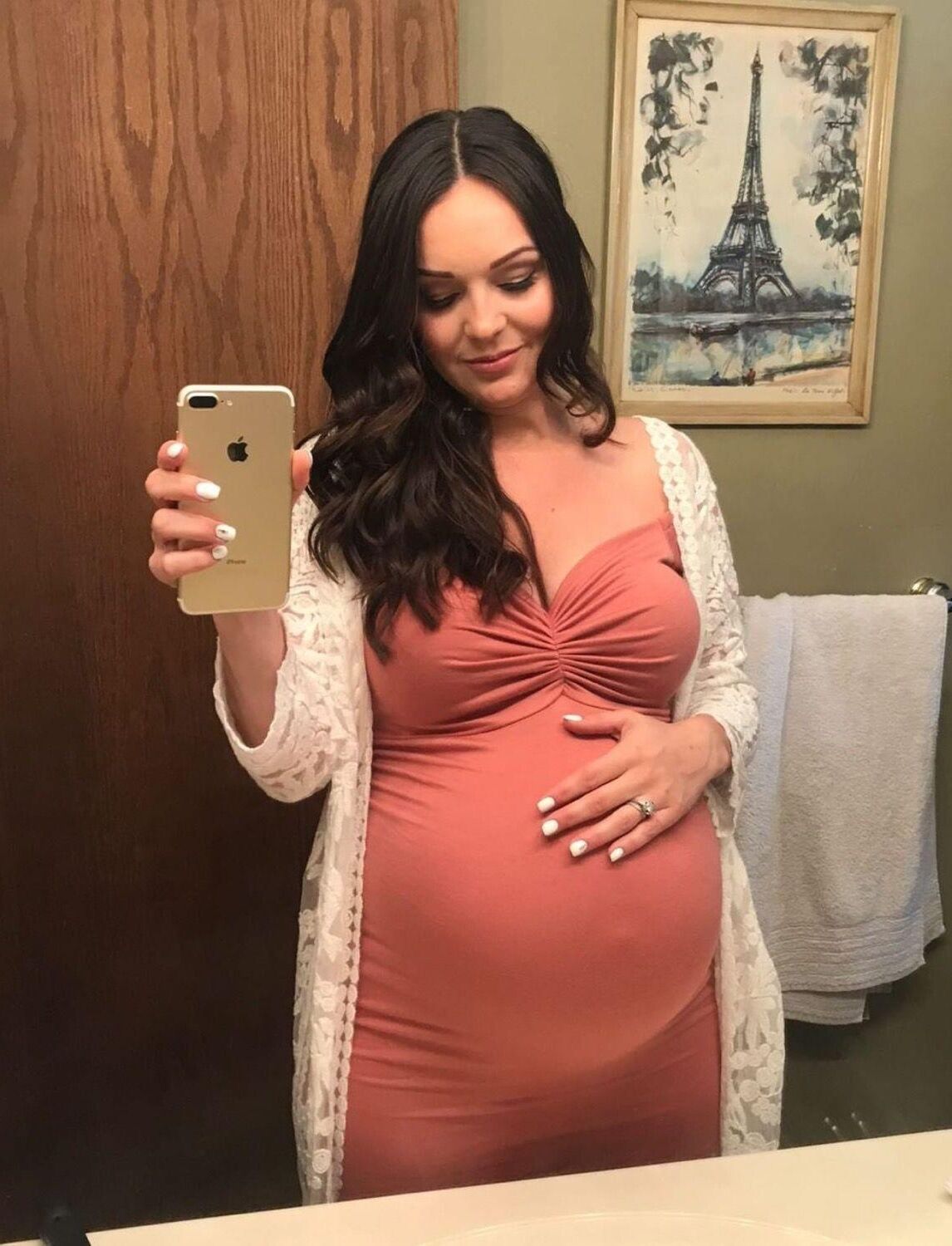 Mirror mirror on the wall, who's the sexiest preggo of them all?