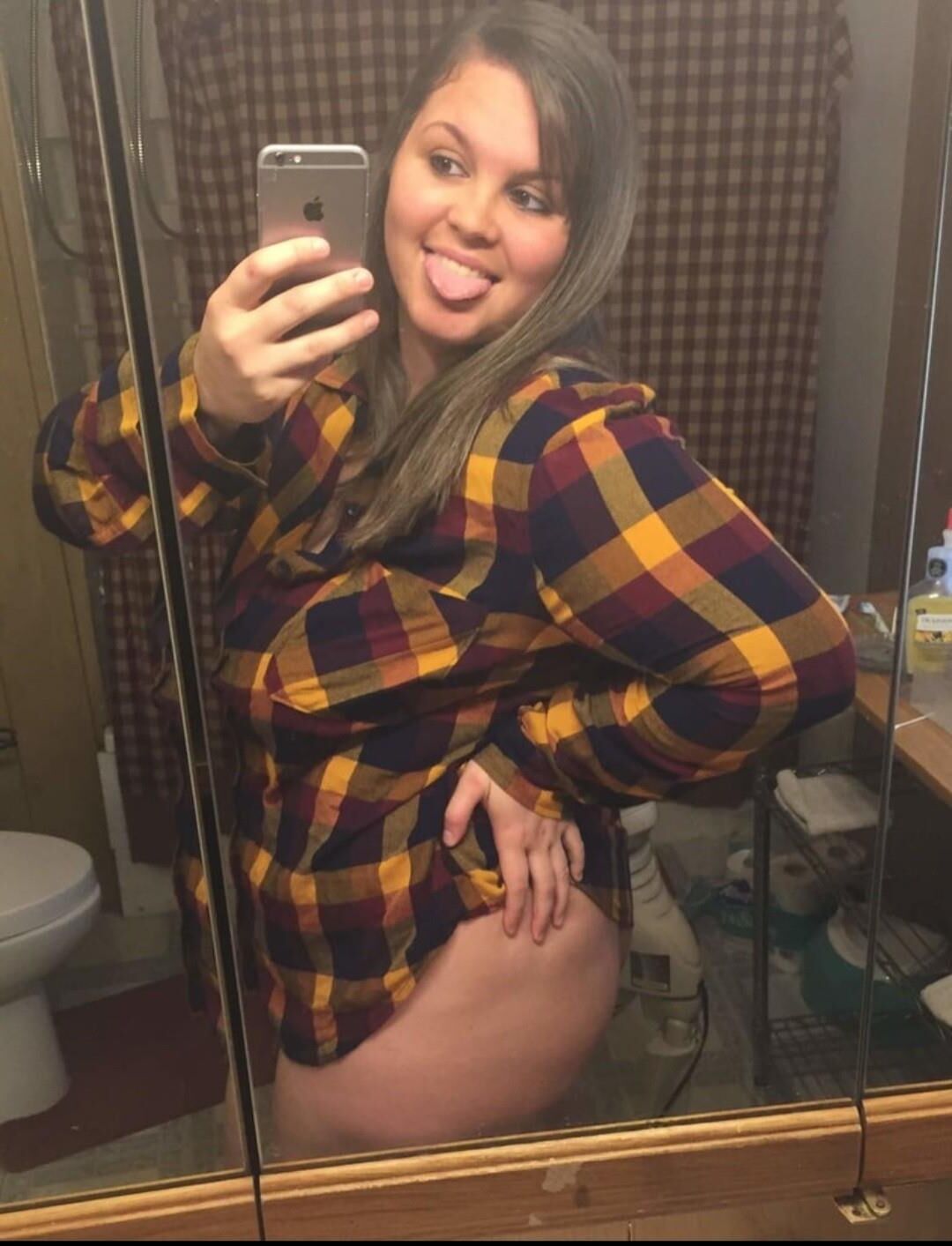 Mirror mirror on the wall, who's the sexiest preggo of them all?