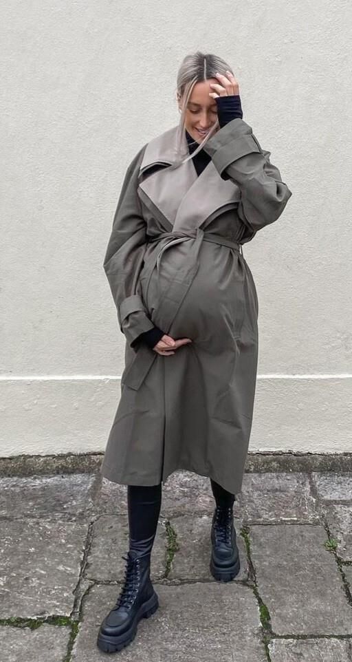 Pregnant Blonde Influencers 1