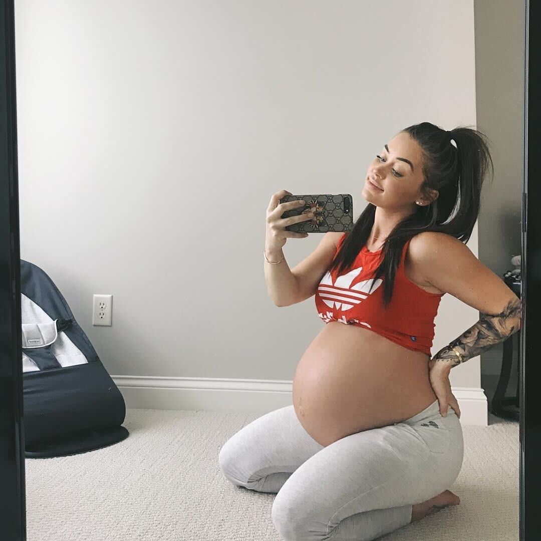 Mirror mirror on the wall, who's the sexiest preggo of them all?