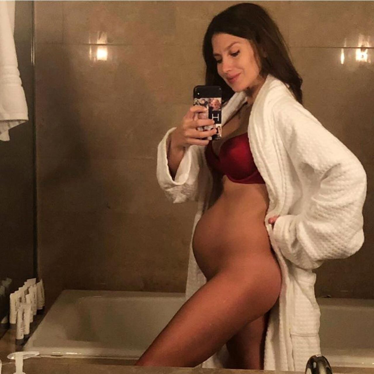 Mirror mirror on the wall, who's the sexiest preggo of them all?