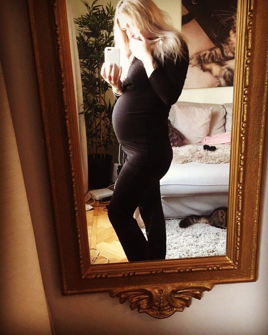 Mirror mirror on the wall, who's the sexiest preggo of them all?