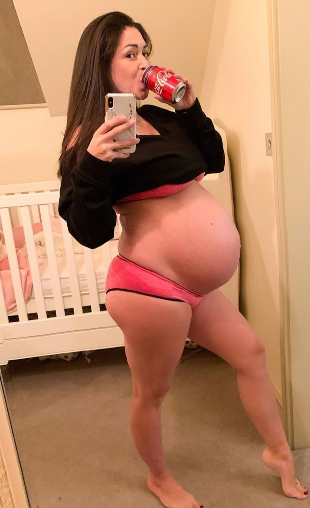 Mirror mirror on the wall, who's the sexiest preggo of them all?