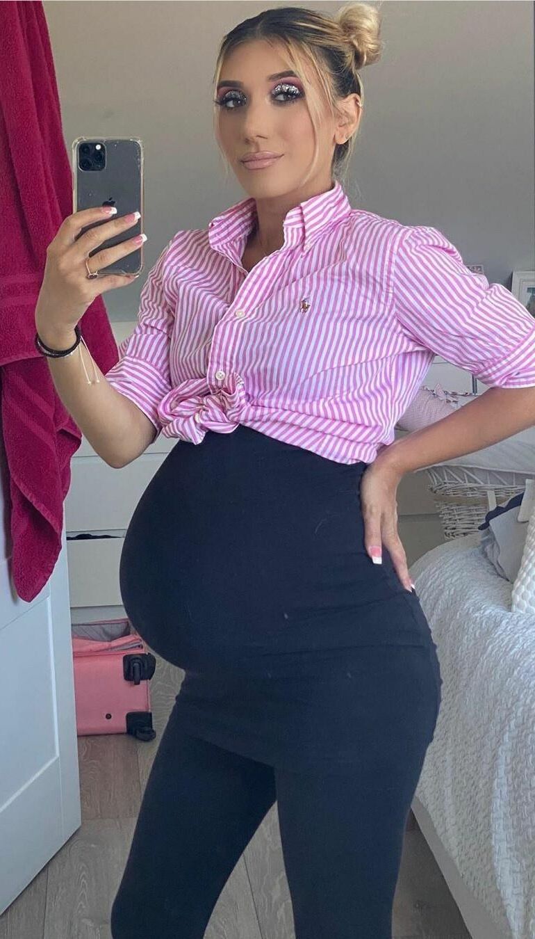 Pregnant Blonde Influencers 2