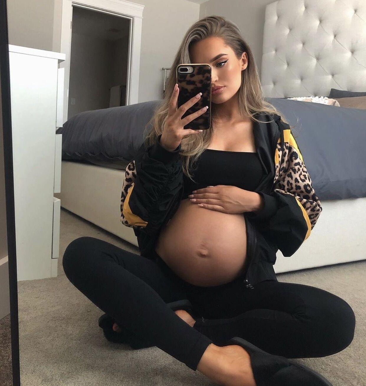 Mirror mirror on the wall, who's the sexiest preggo of them all?