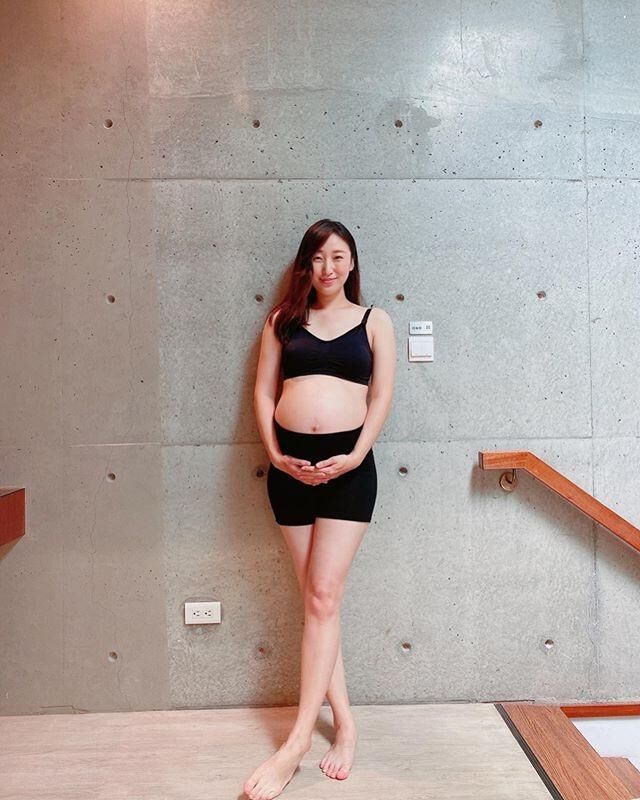 Pregnant Asian Women 5