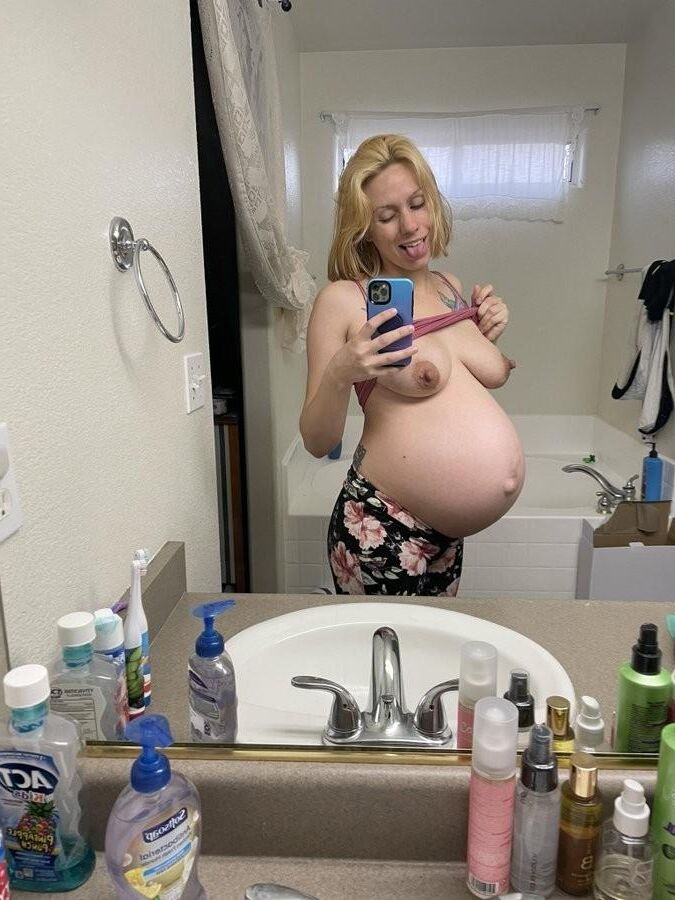 Amateur blonde pregnant nude