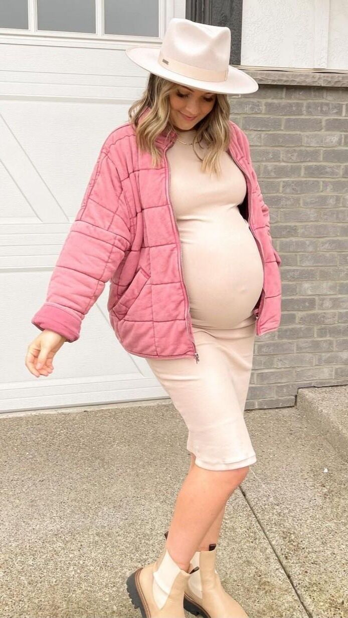 Pregnant Blonde Influencers 1