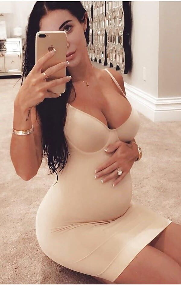 Mirror mirror on the wall, who's the sexiest preggo of them all?