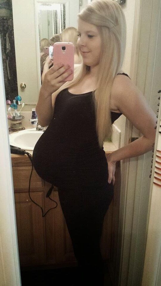 Mirror mirror on the wall, who's the sexiest preggo of them all?