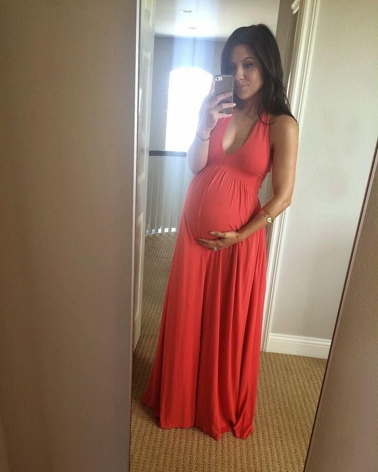 Mirror mirror on the wall, who's the sexiest preggo of them all?