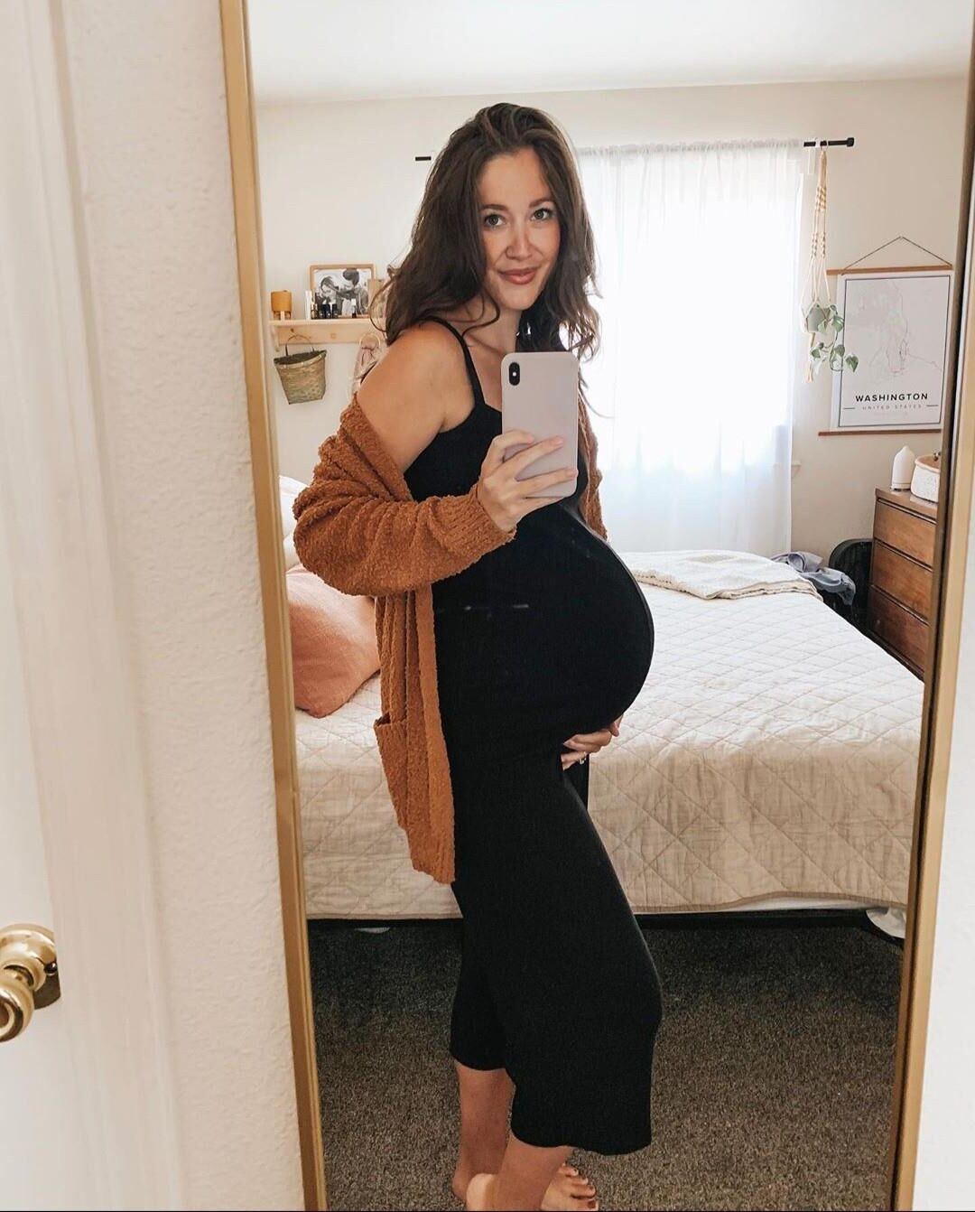 Mirror mirror on the wall, who's the sexiest preggo of them all?