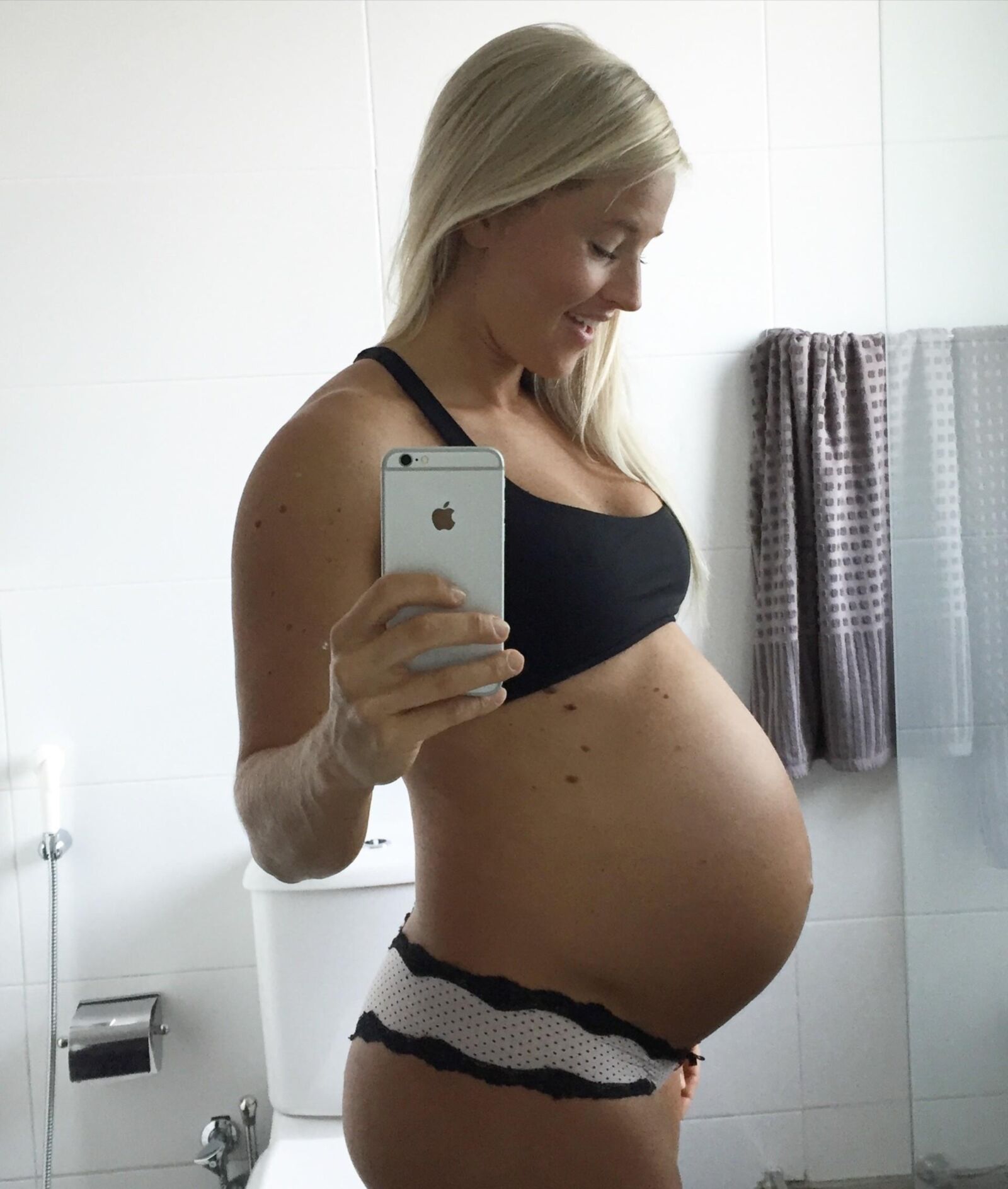 Mirror mirror on the wall, who's the sexiest preggo of them all?