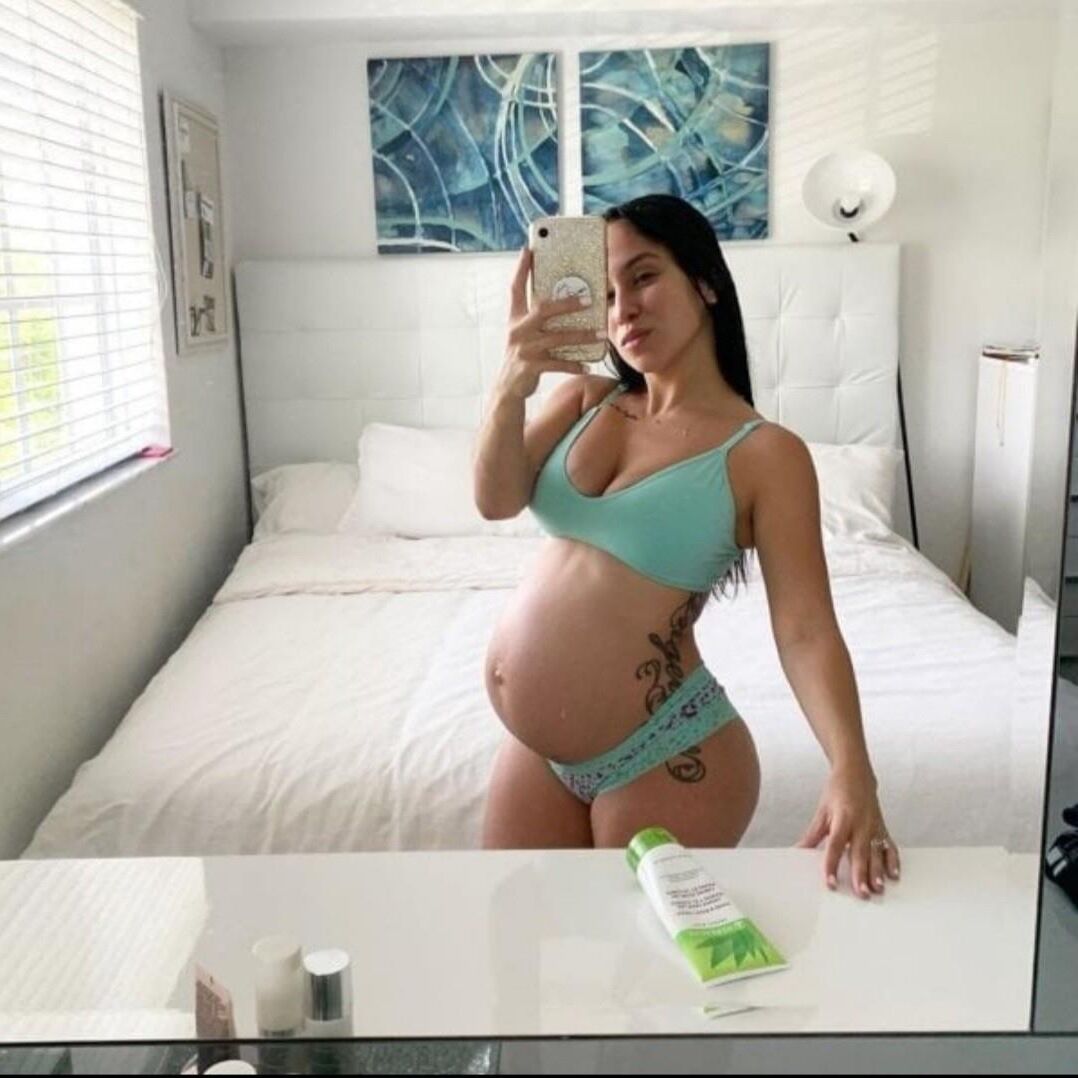 Mirror mirror on the wall, who's the sexiest preggo of them all?