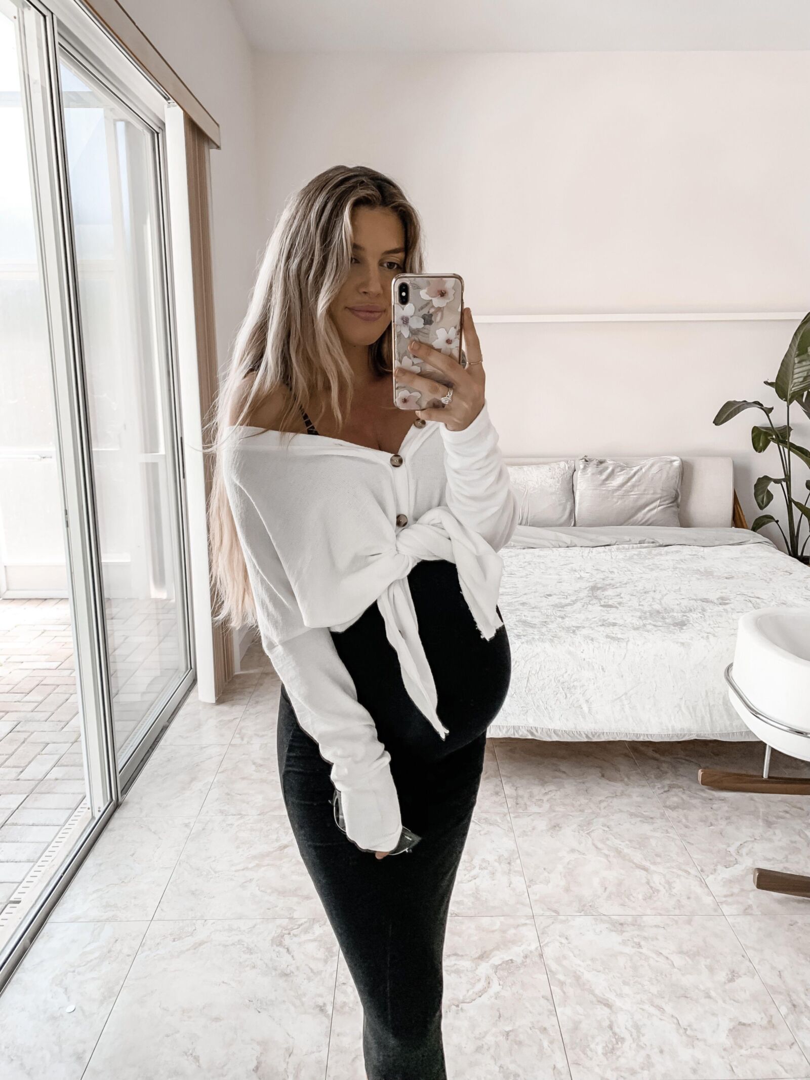 Mirror mirror on the wall, who's the sexiest preggo of them all?