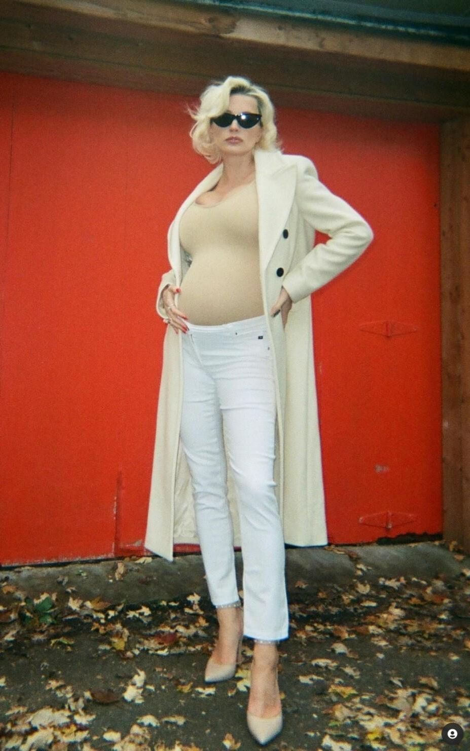 Pregnant Caroline