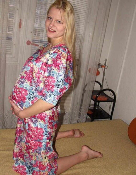 Blonde non nude pregnant 