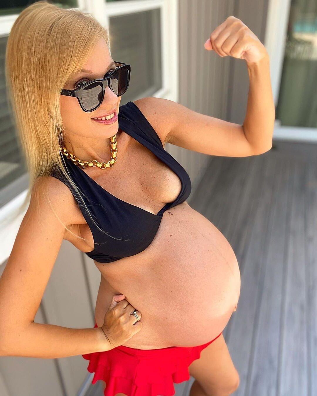 Pregnant Blonde Influencers 2