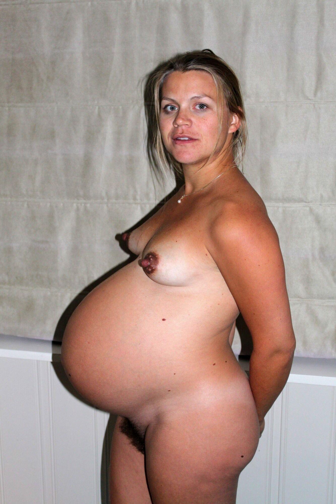 Pregnant Stand-up Nudes 84