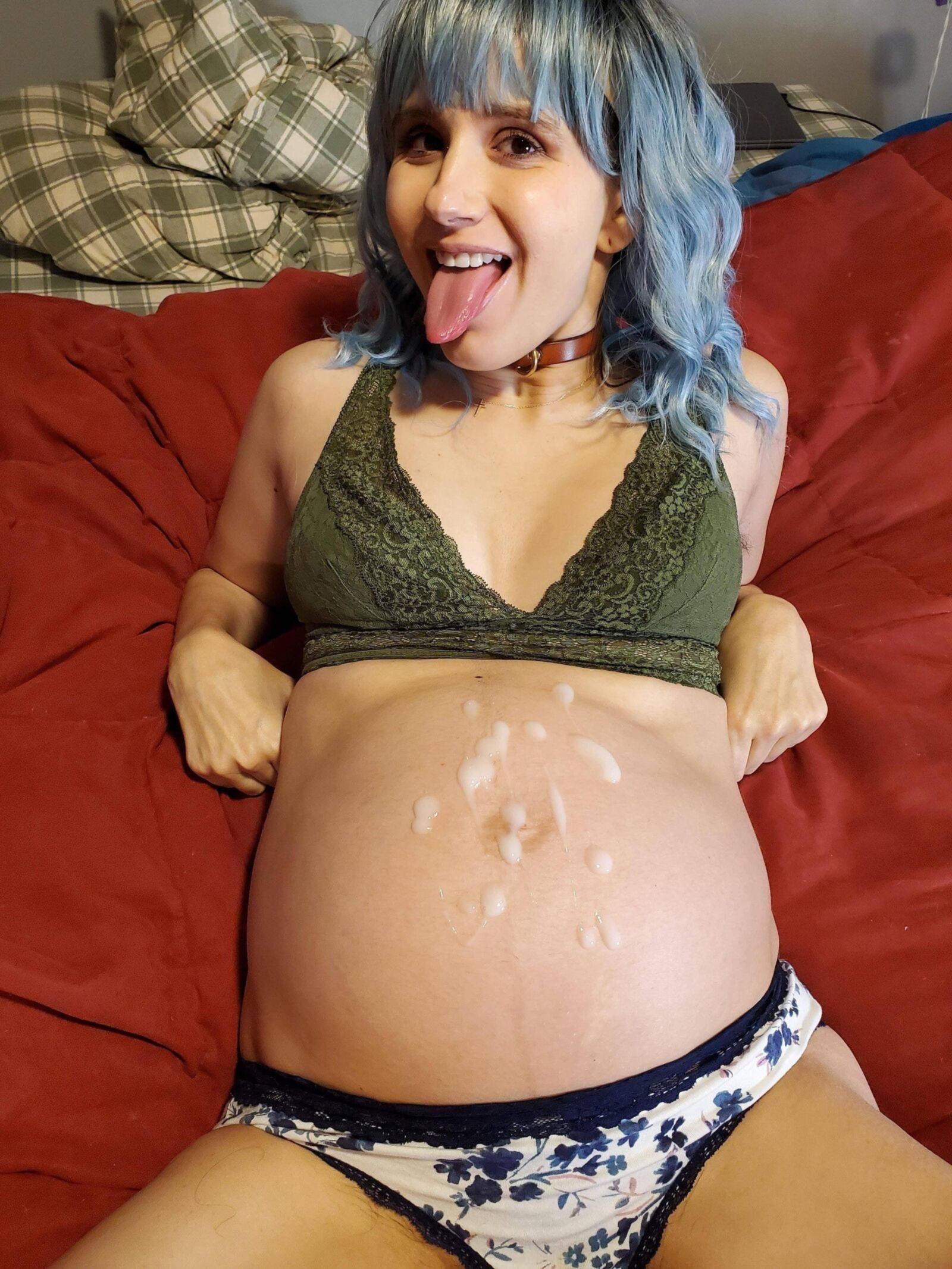 Pregnant with a huge bucket cunt