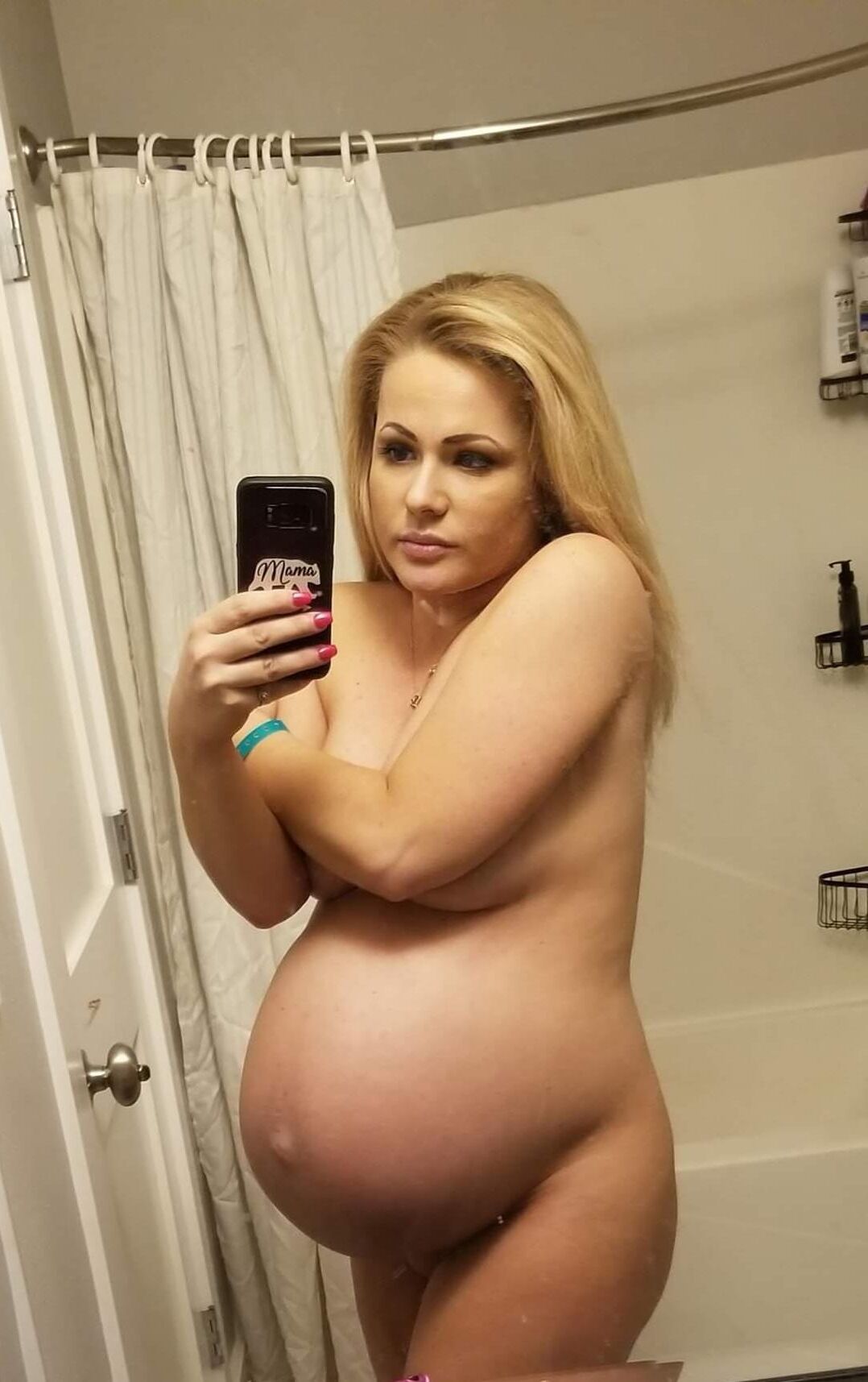 Femme enceinte 93