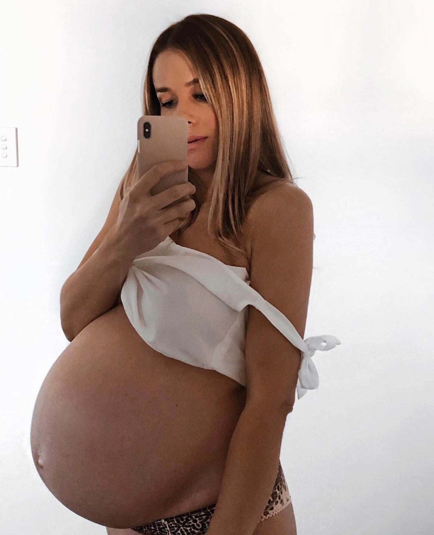 Enormes belezas de barriga grávida