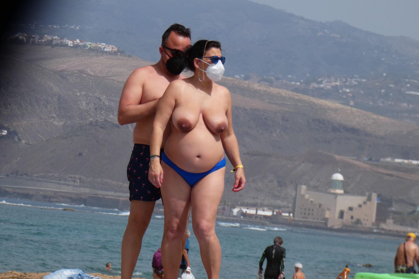 enceinte sur la plage des îles Canaries