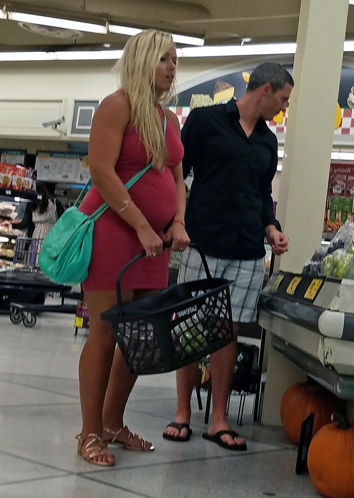 Candid Grocery Preggo