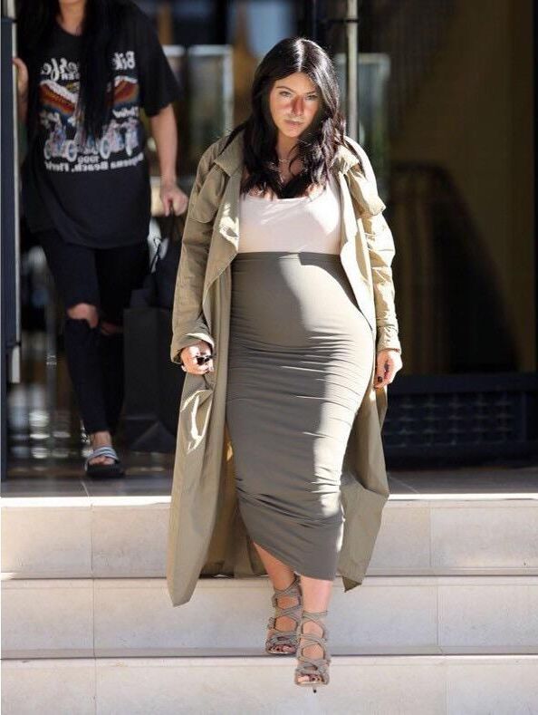 Sexy Pregnant ???? Shemale Marisa Kardashian 