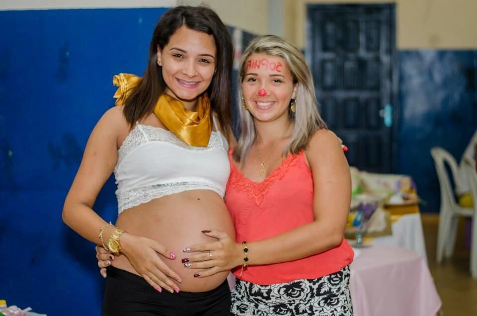 Pregnant Bruna - decorated baby bump