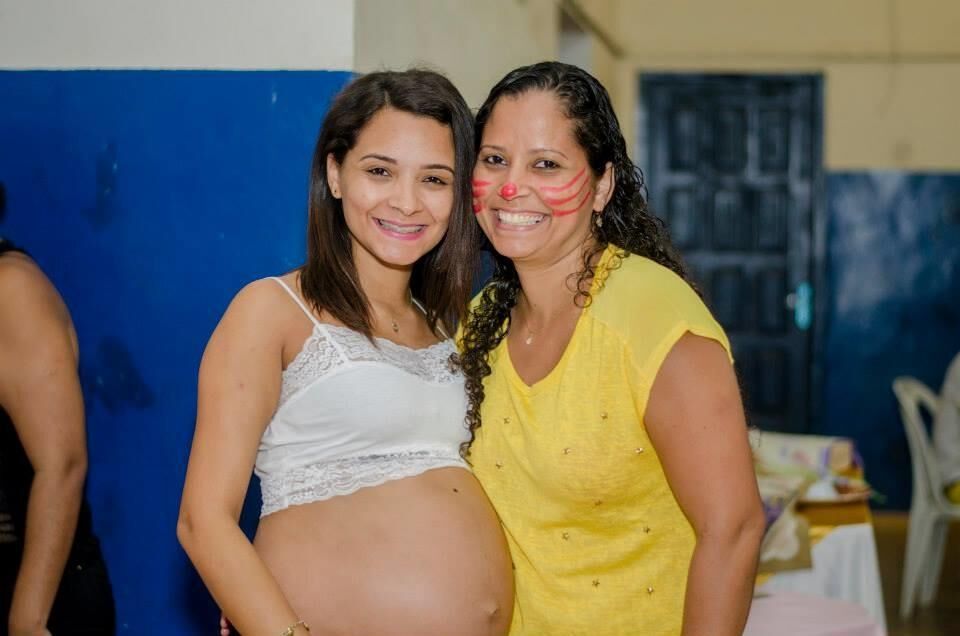 Pregnant Bruna - decorated baby bump