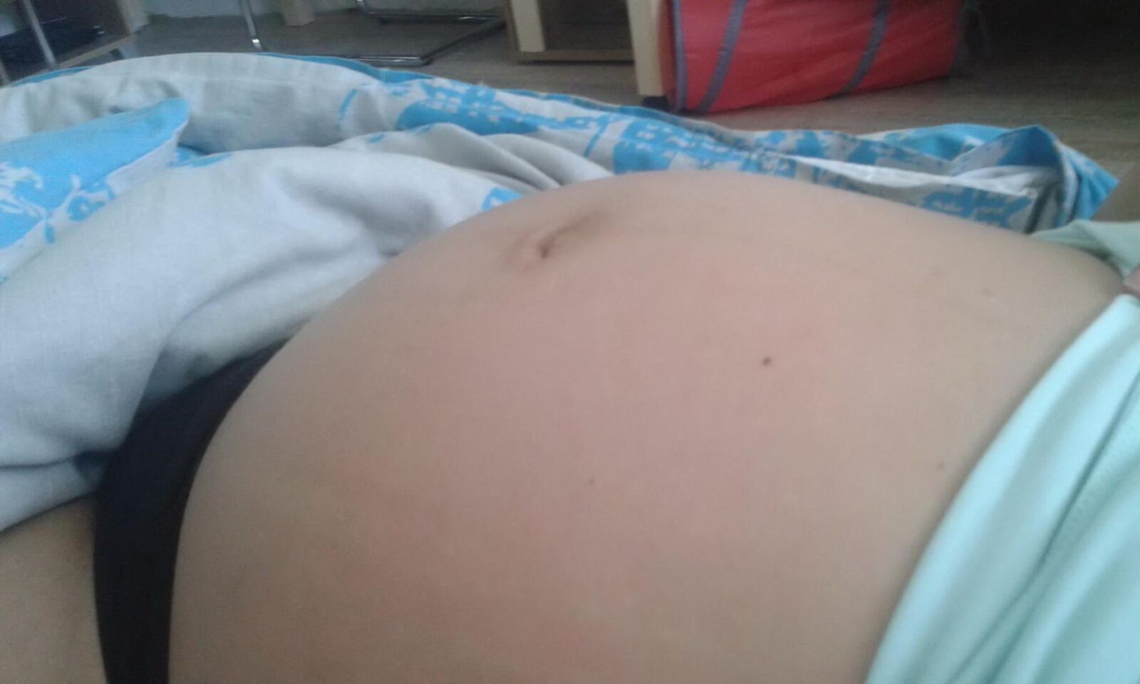 Pregnant blonde amateur