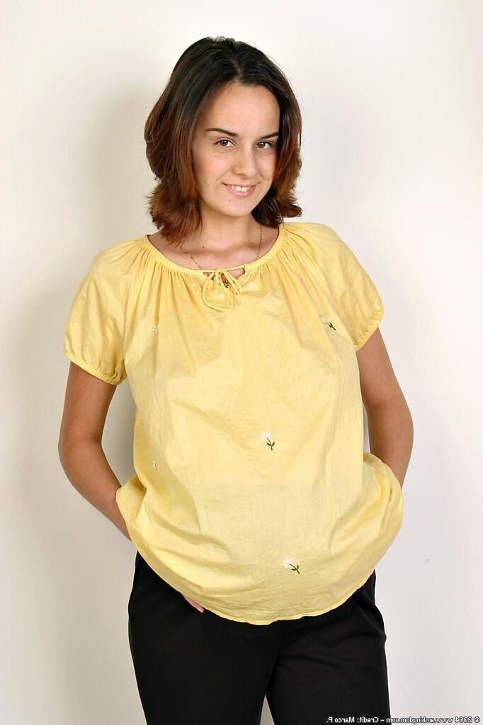 Annie - Yellow Top