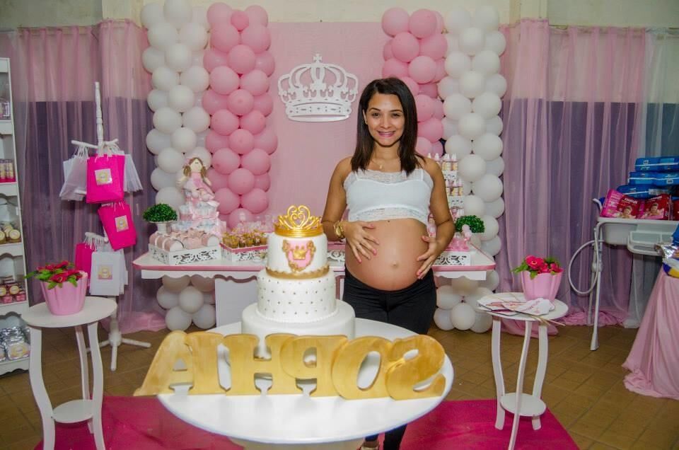 Pregnant Bruna - decorated baby bump