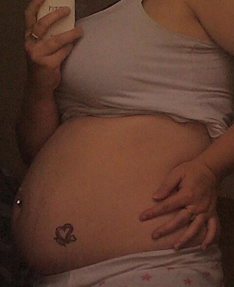 Posing sexy pregnant amateurs