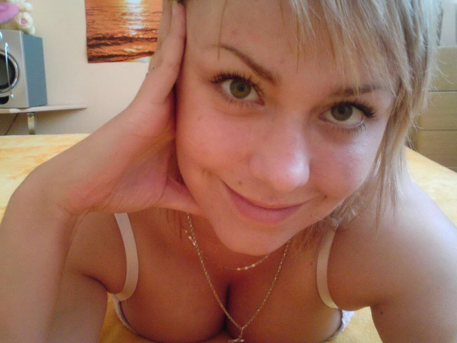 Pregnant blonde amateur