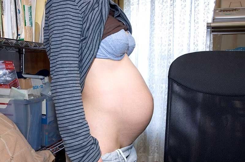 Pregnant AV Actress