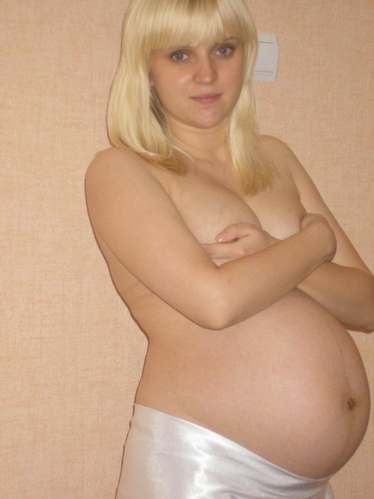 blonde pregnant teen shows her nice body