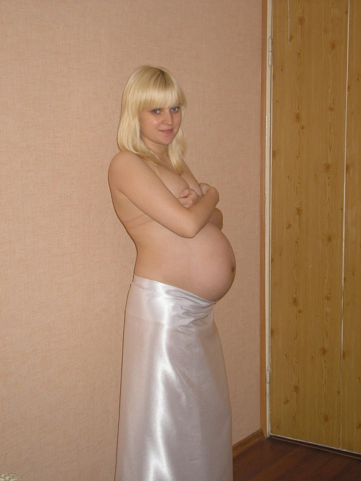 blonde pregnant teen shows her nice body