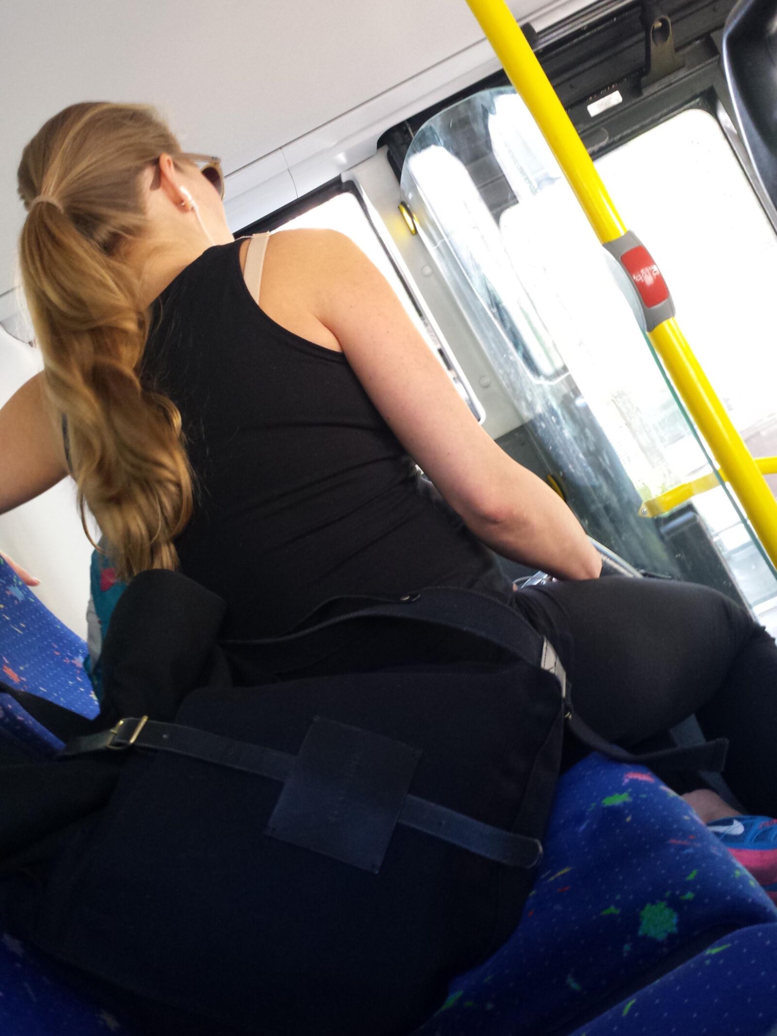 Pregnant Candid Ass  - Cul de femme enceinte et dans le bus