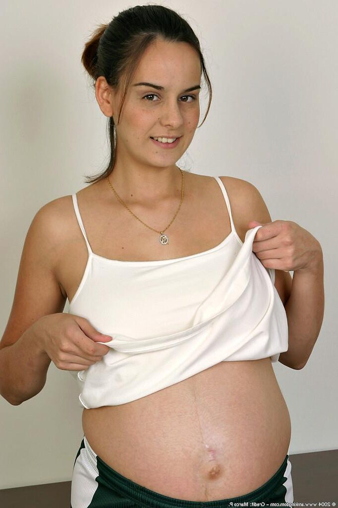 Annie Pregnant (086068)