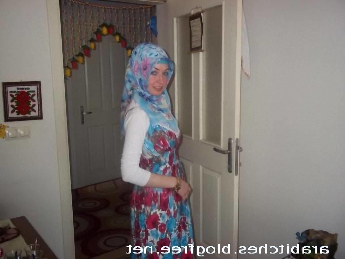 pretty turbanli turkish mom, some pics sh'es preggo