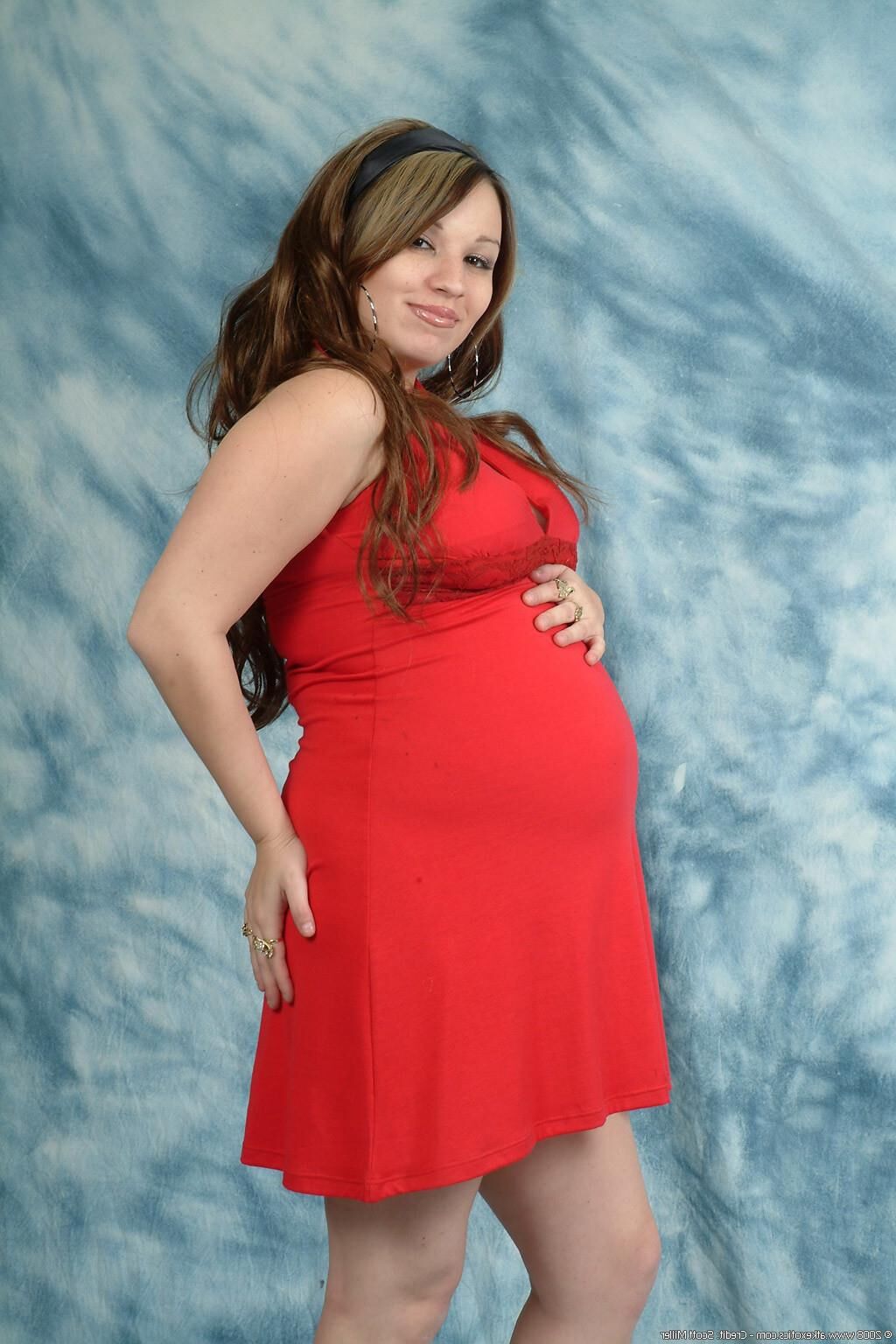 Amy Pregnant (161550)