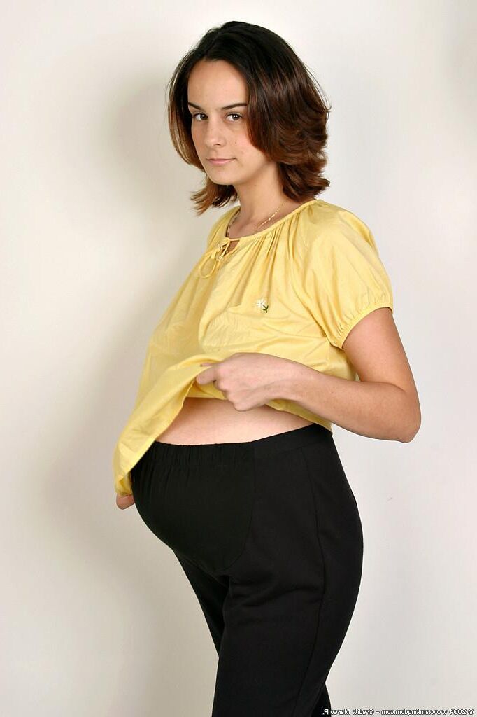 Annie Pregnant (056313)