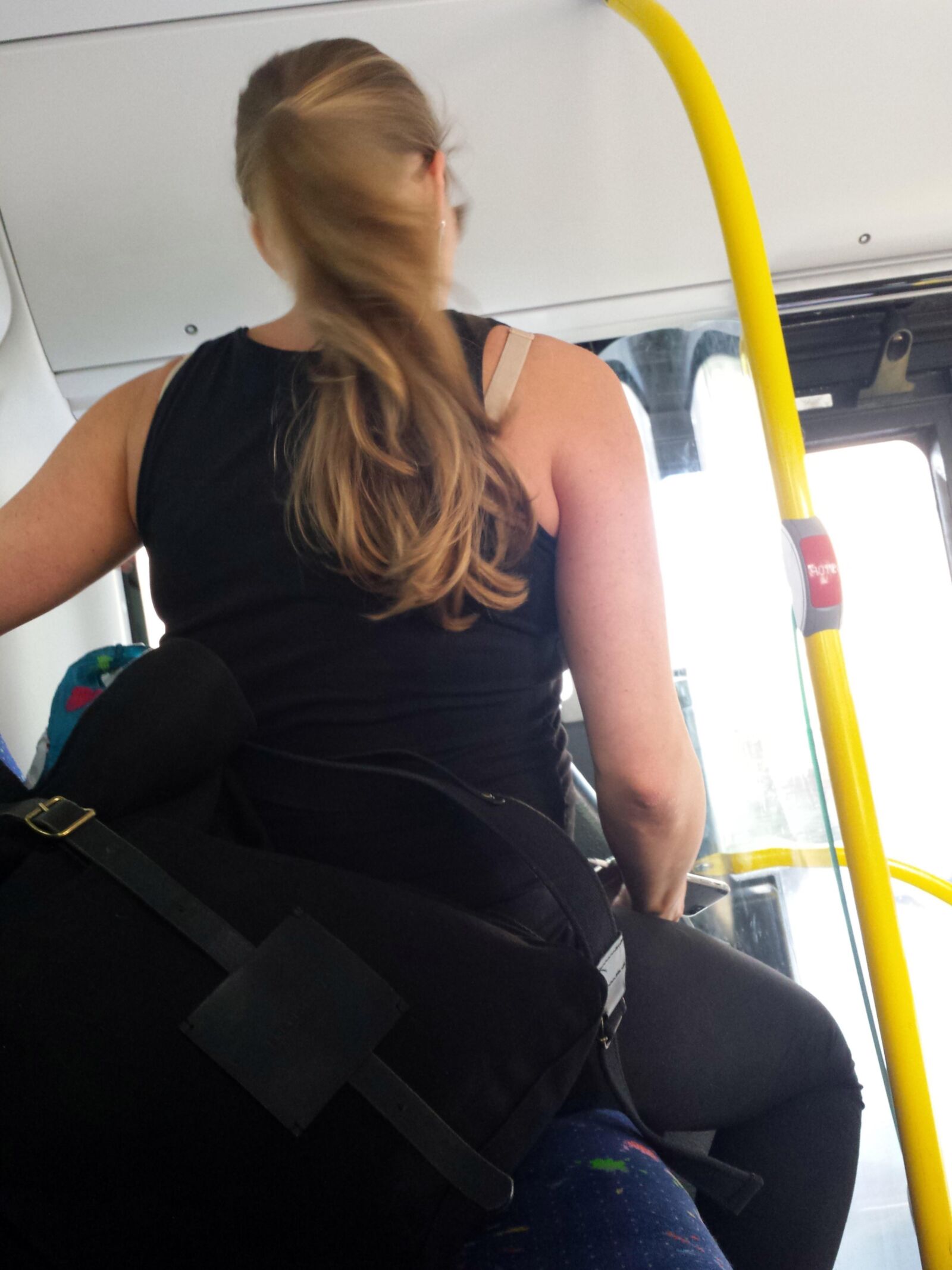 Pregnant Candid Ass  - Cul de femme enceinte et dans le bus