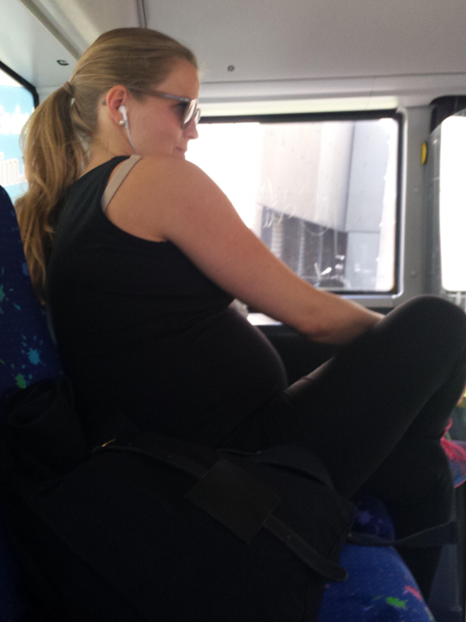 Pregnant Candid Ass  - Cul de femme enceinte et dans le bus