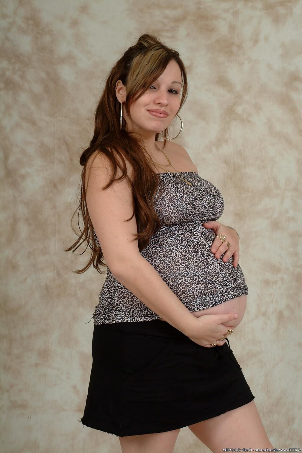 Amy Pregnant (159368)