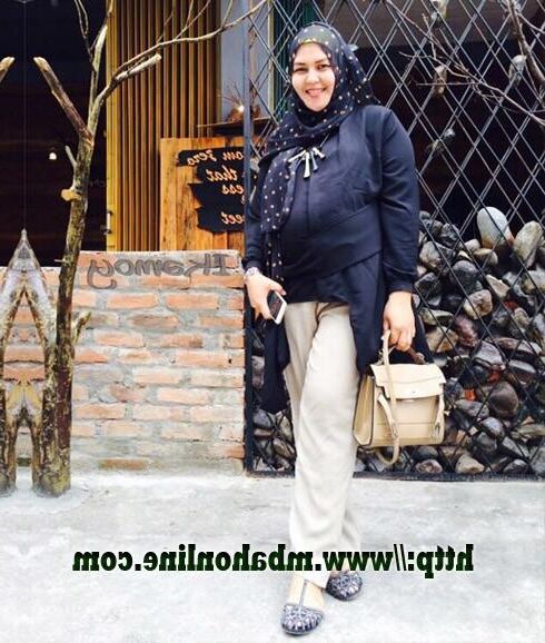 Foto Ibu Berjilbab Hamil