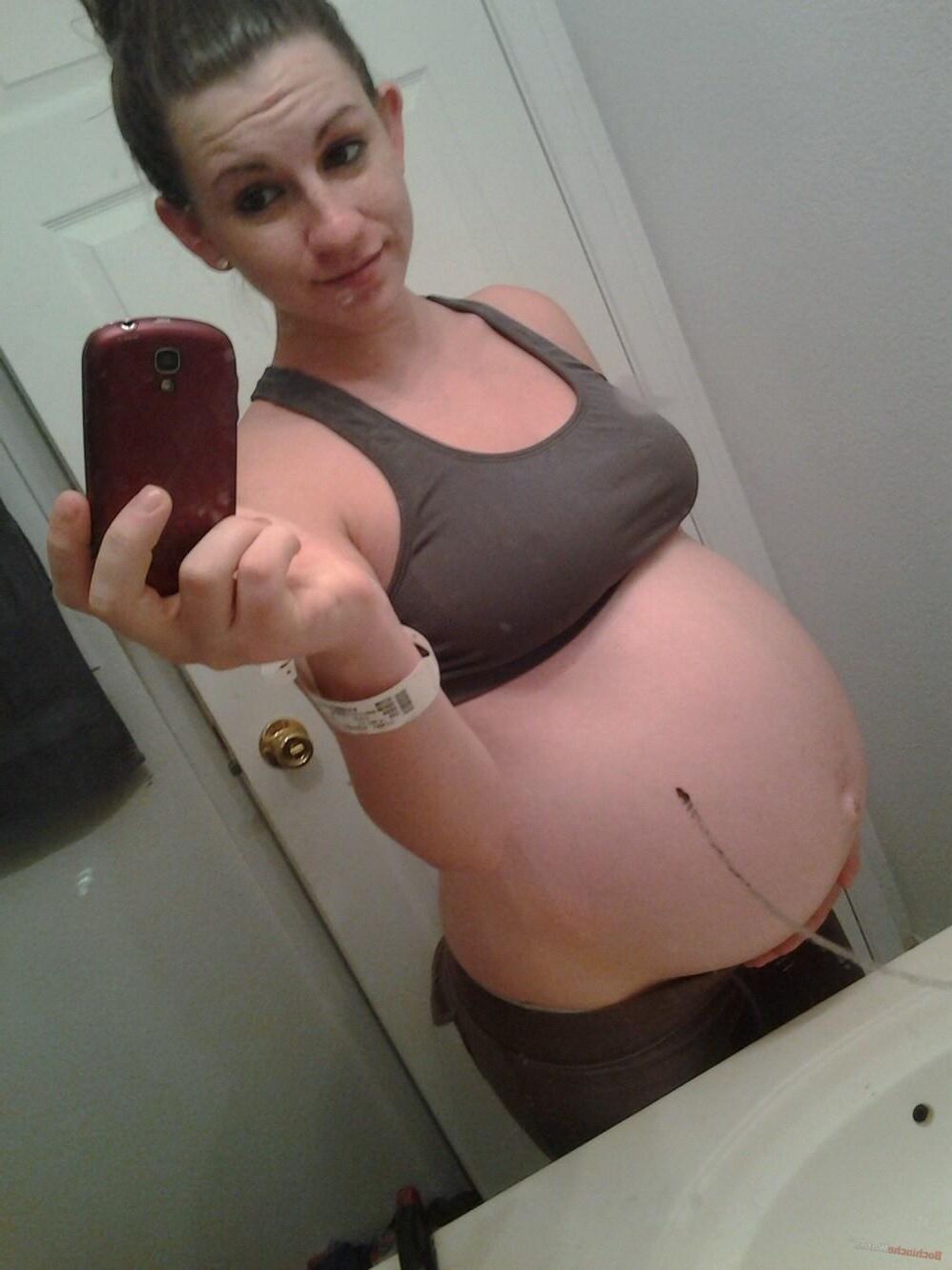 selfshots of pregnant ladies and teens